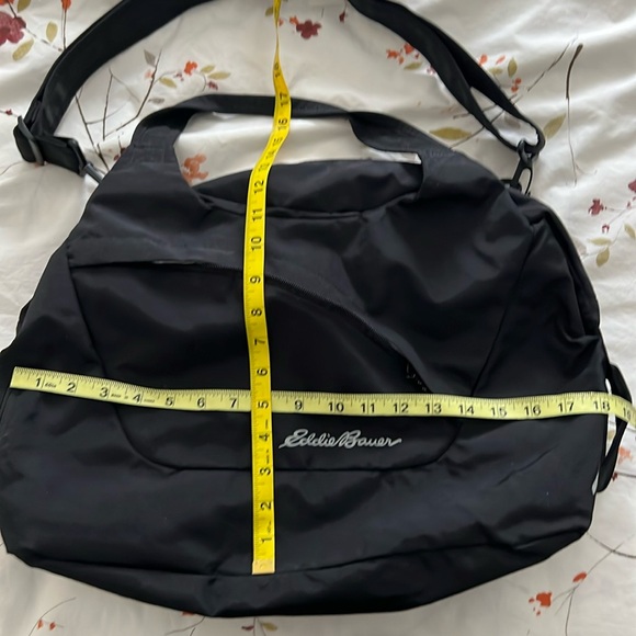 Eddie Bauer Black crossbody Workout Bag NWOT - Picture 4 of 15